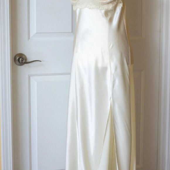 VINTAGE 90s Victoria Secret Ivory Long Bridal Nightgown - Bra 34 C/D -Size L - Picture 2 of 5